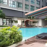 The Icon 1 Condo Ioi City Mall Putrajaya, Golf View